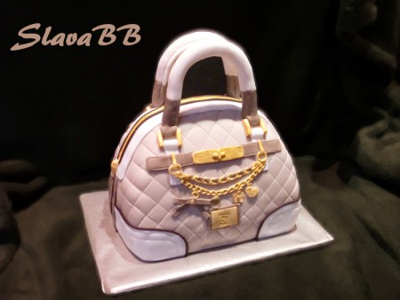 Torta "Kabelka Guess - Handbag Guess" cesto: vanilkové a čokoládové plnka: vanilková a čokoládová váha: 3,3 kg